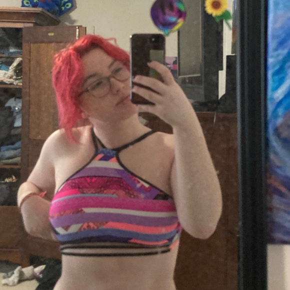 Three bikini tops gently worn,one bikini set black and red brand new - Picture 3 of 6